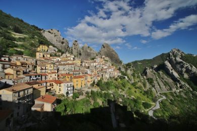 Lo chiamano l’Anfiteatro delle Dolomiti Lucane, un Borgo meraviglioso nel cuore della Basilicata