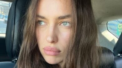 Met Gala 2023, Irina Shayk stupisce con il look comodo: ai piedi porta delle ciabatte!