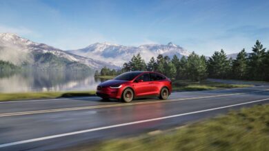 Tesla Model X vs Lotus Eletre: due innovativi SUV Elettrici a confronto!