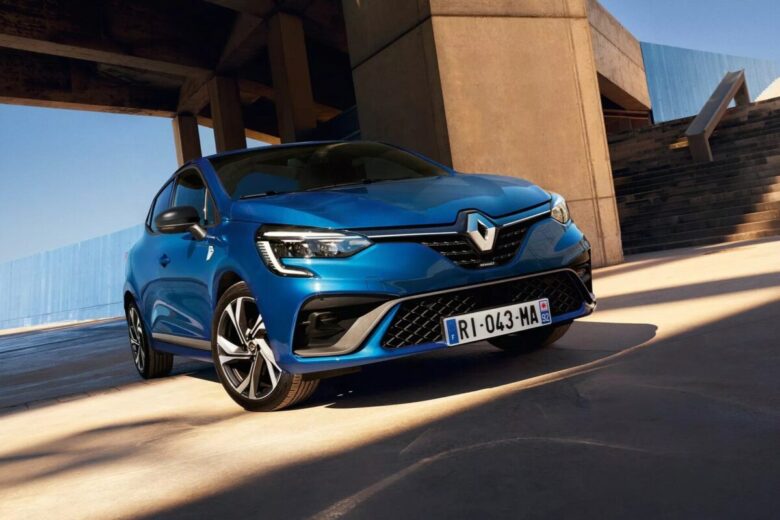 renault clio auto ibride a basso costo