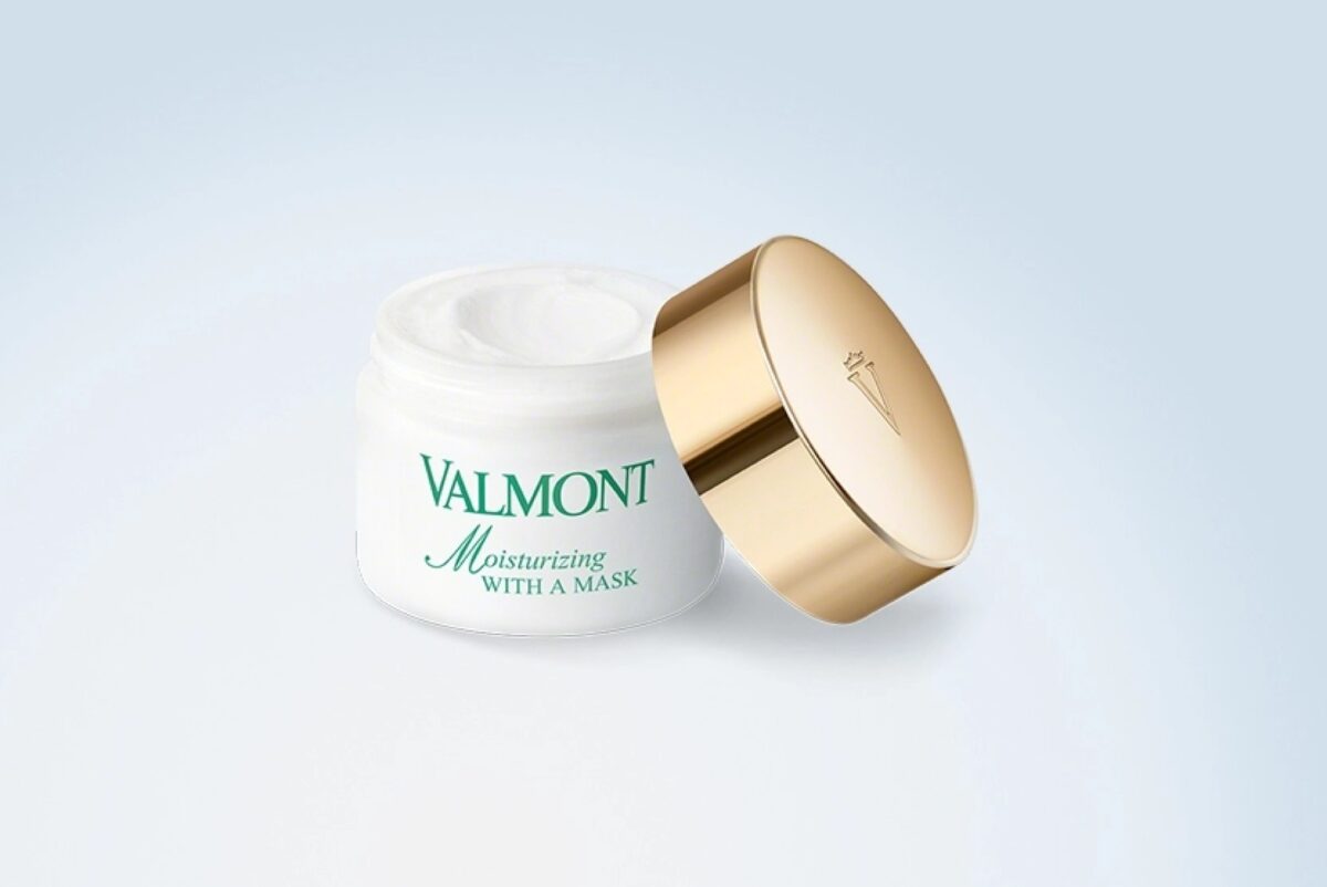 Moisturizing With A Mask, Valmont