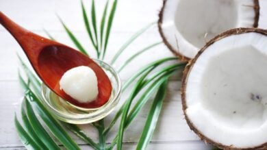 7 Proprietà dell’Olio di Cocco: i benefici per Pelle e Capelli che forse non conosci