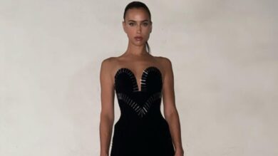 Irina Shayk sorprende i fan con l’outfit di Haute Couture decorato di spilli