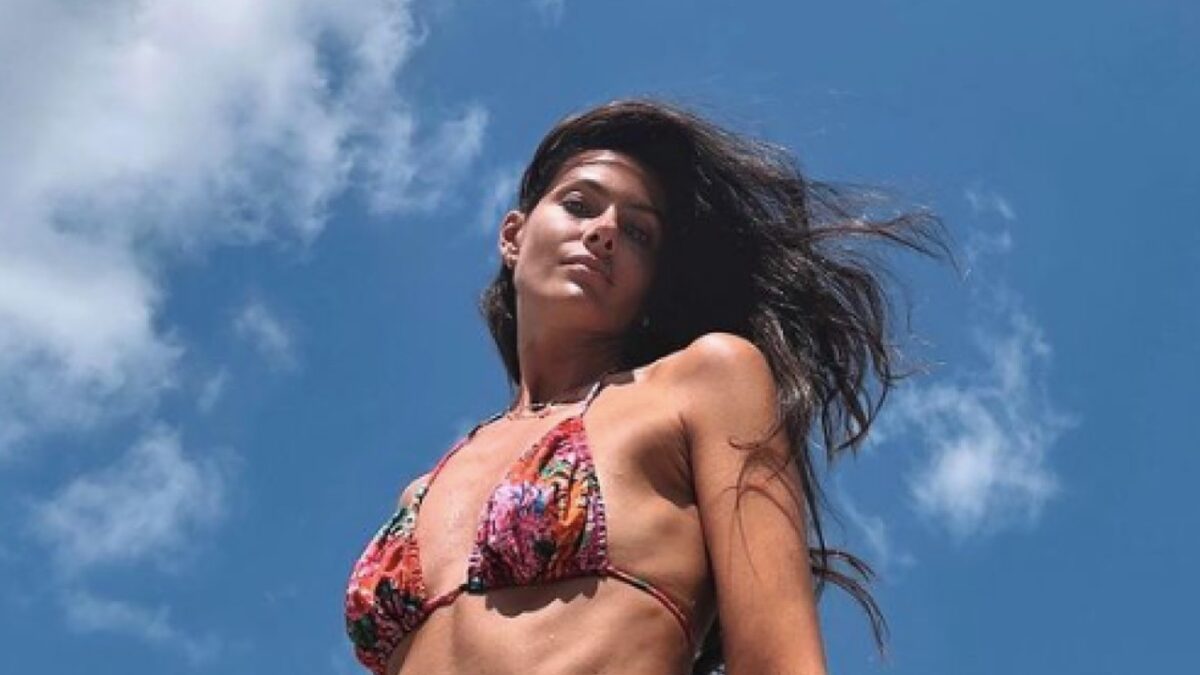 Paola Turani sfoggia un guardaroba Deluxe per la sua vacanza ad Ibiza (FOTO)