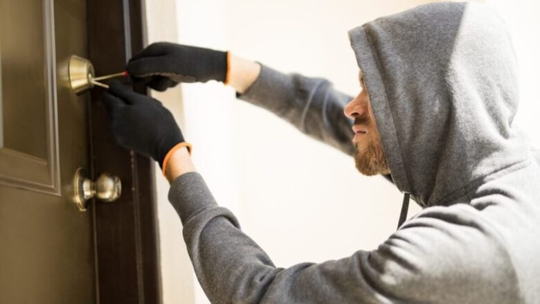 Questa abitudine potrebbe mettere a rischio la Sicurezza della tua Casa. Stai molto attento!