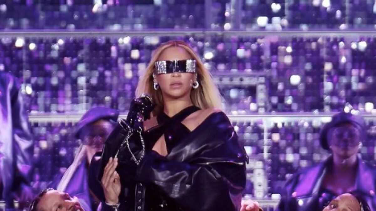 Beyoncé presenta il suo nuovissimo Profumo ed è subito corsa al pre-ordine!