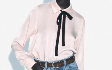 La camicia con fiocco al collo, il trend chic che fa impazzire tutte!