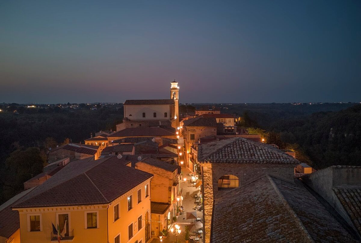 Questo piccolo Borgo d’Abruzzo è stato la prima Capitale d’Italia. Da non credere!