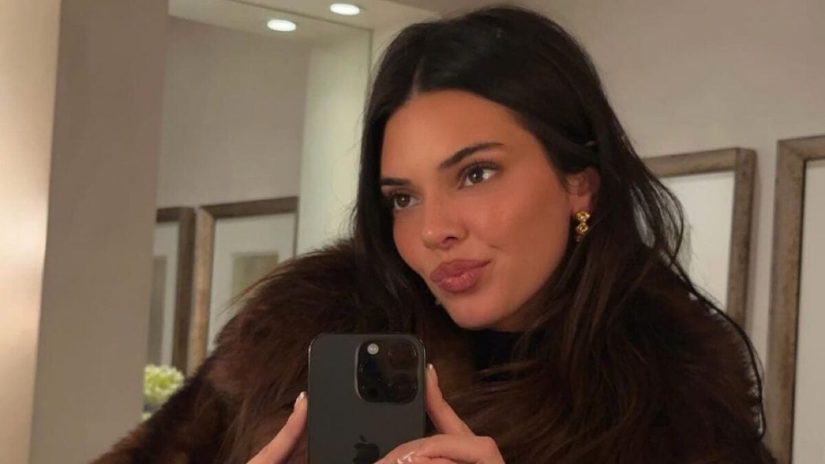 Kendall Jenner mostra la nuova costosa auto cabriolet: che lusso!