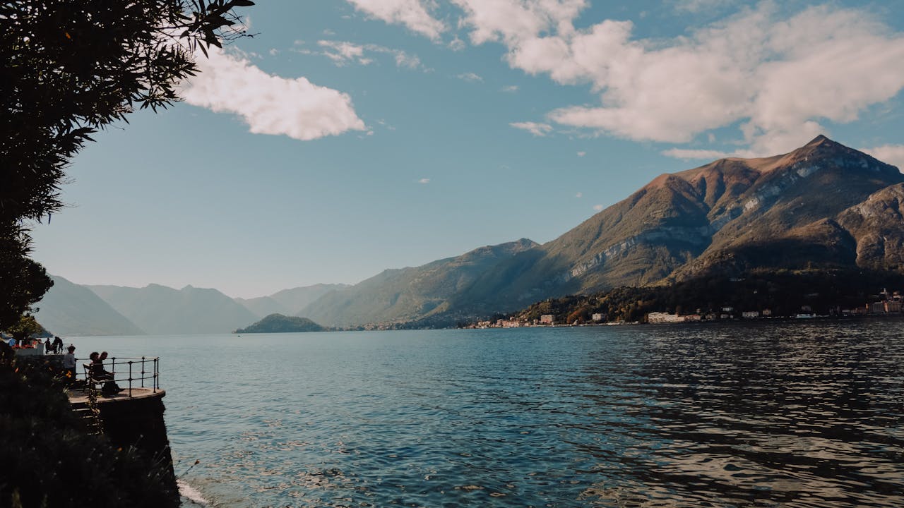 Un borgo sul Lago di Como fatto di case colorate e panorami incantevoli. Vi lascerà senza fiato!