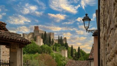 Famoso per il suo omonimo vino è uno dei Borghi più belli e più apprezzati d’Italia