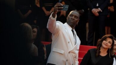 Cannes 2024: che lusso Omar Sy con l’orologio Cartier da oltre 30 mila Euro