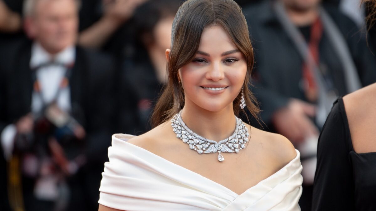 Cannes 2024, Selena Gomez indossa il collier Bulgari che vale 2.4 milioni di dollari!