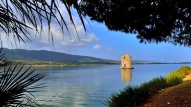 Questo borgo toscano e la sua laguna hanno un fascino pari a quello di Venezia