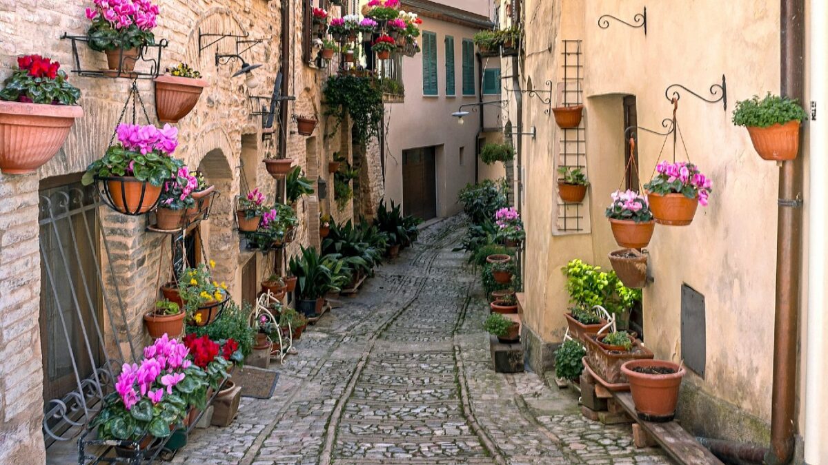 In questo Borgo Umbro, l’1 e il 2 giugno, potrai assistere all’infiorata più bella d’Italia