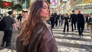 Ilary Blasi sfoggia una cascata di anelli preziosi e diamanti, che lusso! (FOTO)