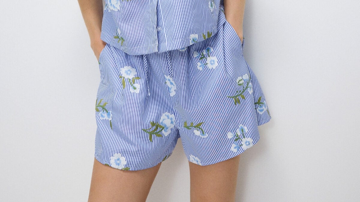 Per un look trendy, punta sugli shorts a righe!