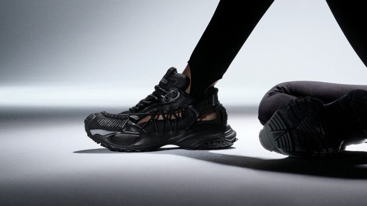 Versace lancia le Mercury: sono queste le Sneakers del futuro!