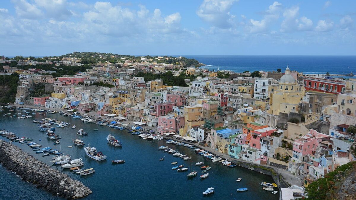 Ecco 4 borghi sulle isole italiane che sono uno spettacolo da scoprire ora…