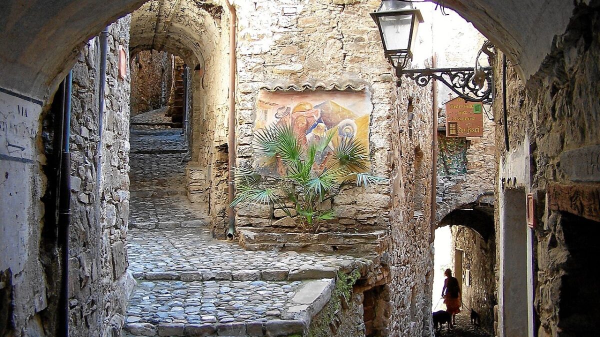 Un antico splendido Borgo collinare della Liguria assolutamente da scoprire