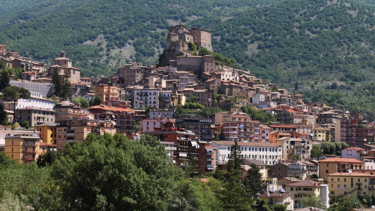 Questo antico borgo del Lazio è una perla rara tanto cara a Petrarca…