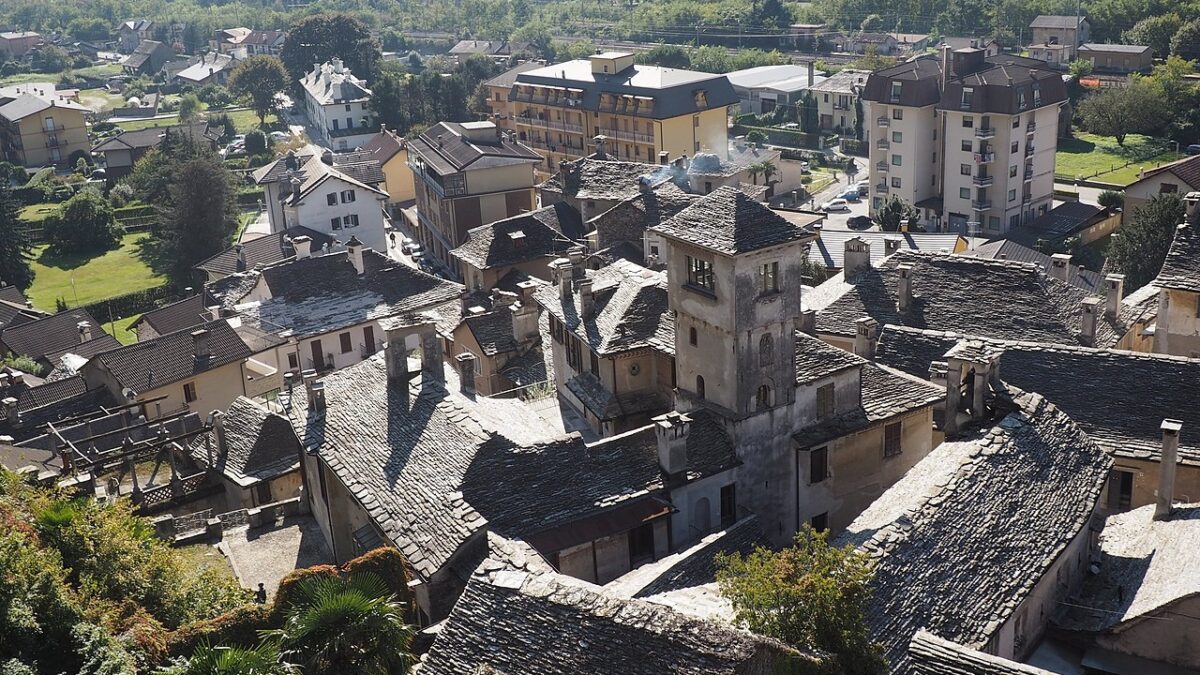 In questo borgo della Val d’Ossola si rivive il medioevo, tra boschi e castelli