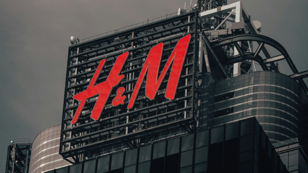 La camicetta più trendy dell’Estate è firmata H&M e costa meno di 30 euro!