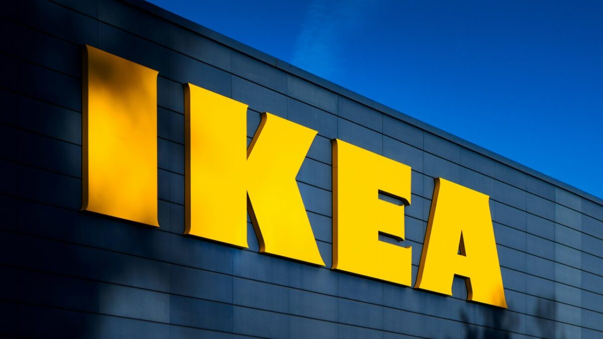 E’ firmata IKEA la Poltrona giusta per rilassarsi di fronte al camino