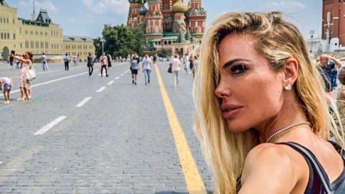 Ilary Blasi, il tocco oro per l’ultima puntata di Battiti Live è preziosissimo