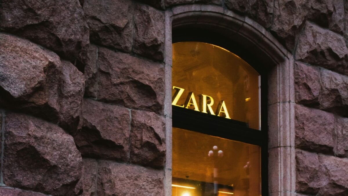 Questo vestito Midi di Zara è il più chic dell’Estate 2024