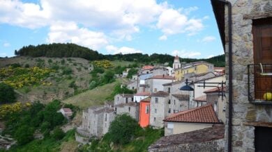 In questo borgo della Basilicata c’è un obbligo davvero particolare. Da non credere!