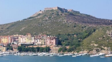 Questo borgo toscano è una perla della Costa d’Argento da scoprire ora