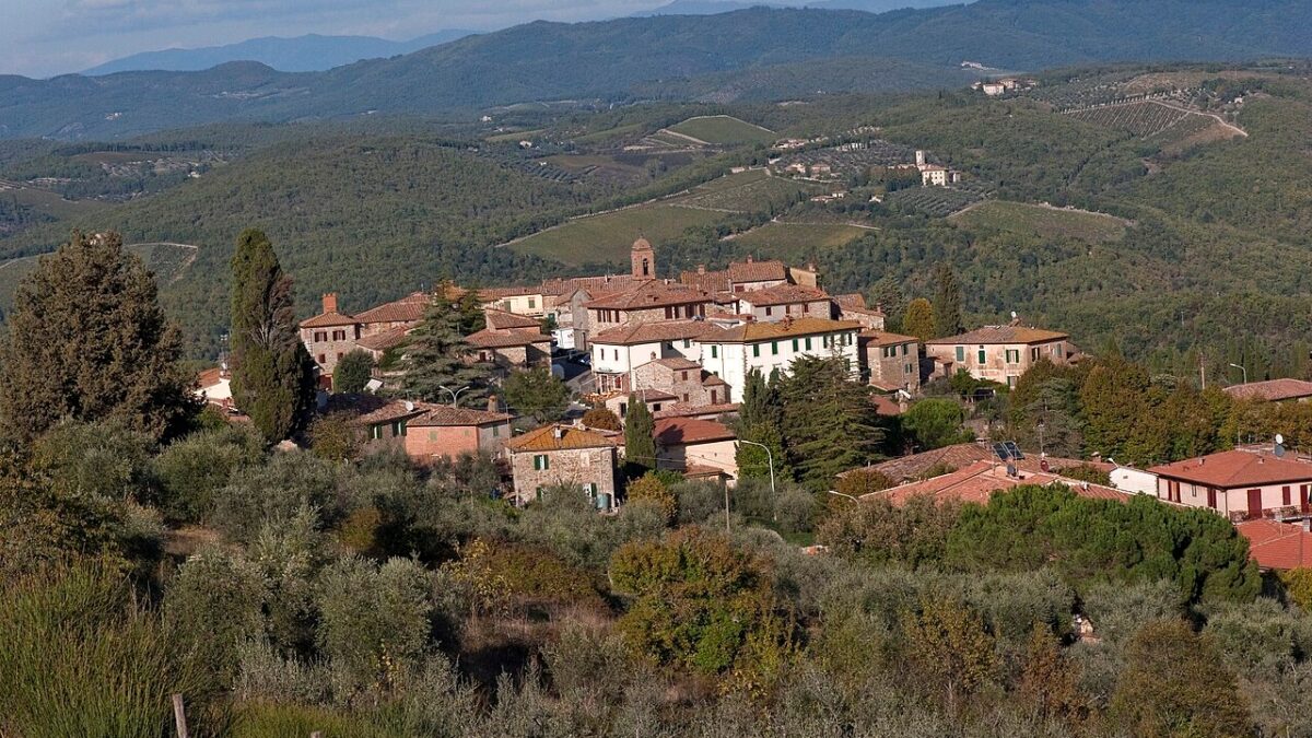 Questo borgo toscano è un viaggio nella natura e nel gusto