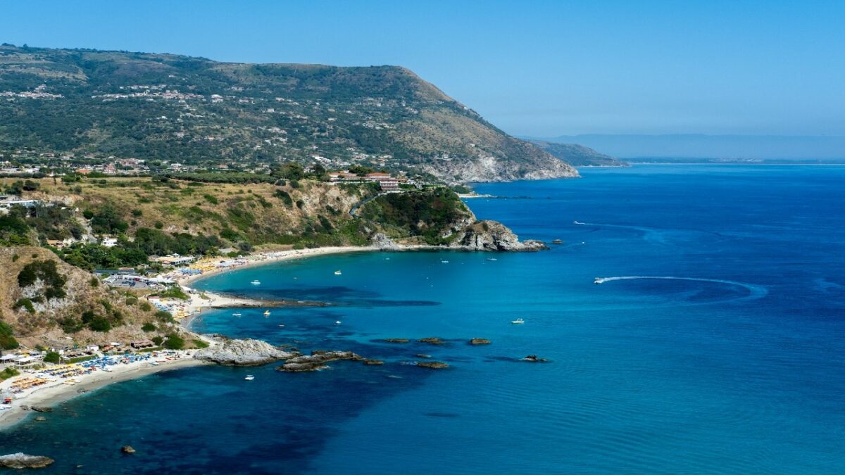 Lo chiamano la Porta della Calabria, è uno dei borghi più pittoreschi della regione