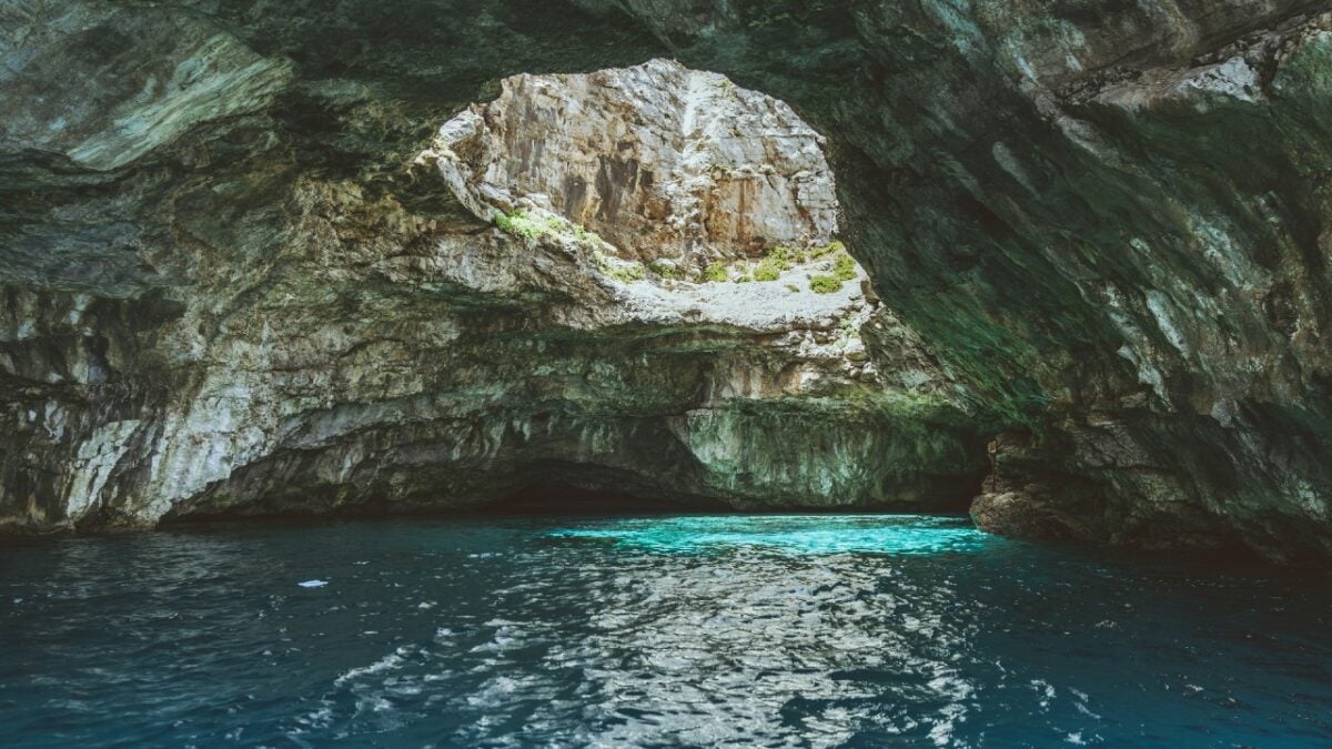 E’ l’isola più selvaggia delle Egadi. Una destinazione ideale per una vacanza detox!