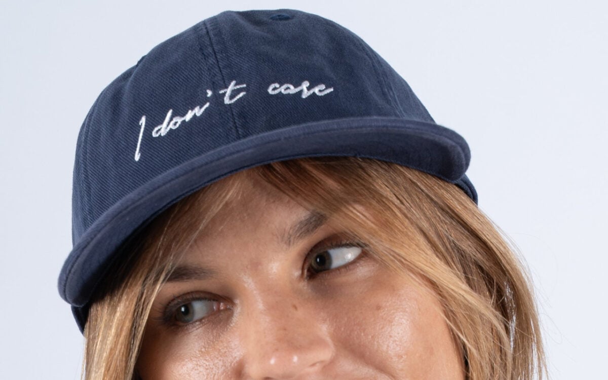 Il Baseball cap con scritte è un trend del momento, ce lo insegna Gigi Hadid!