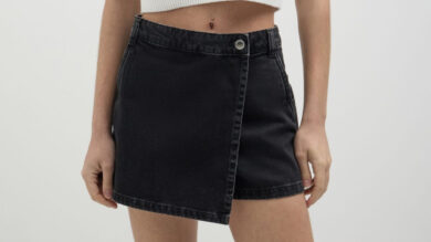 Trend Alert! Gli skorts in denim sono il capo più amato del momento