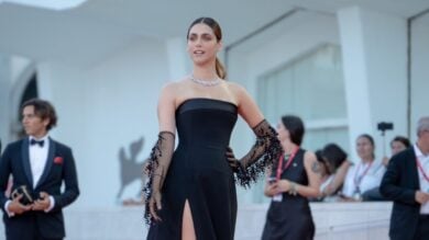 Venezia 2024, Miriam Leone brilla con il collier super lusso di Bulgari