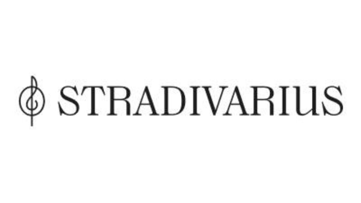 È firmata Stradivarius la giacca più cool del mese di Settembre