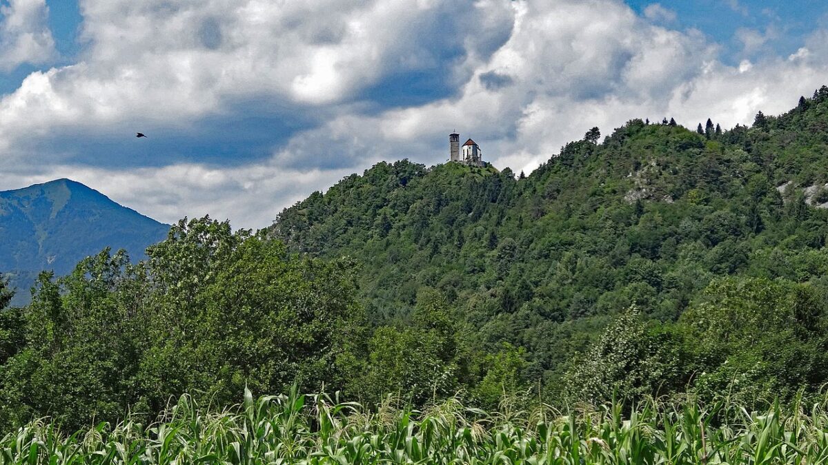 Questo piccolissimo borgo friulano è ormai celebre il tutto il mondo per…