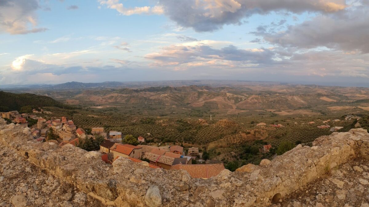 Questo borgo della Calabria ha 100 Chiese. Vale davvero la pena visitarle tutte!