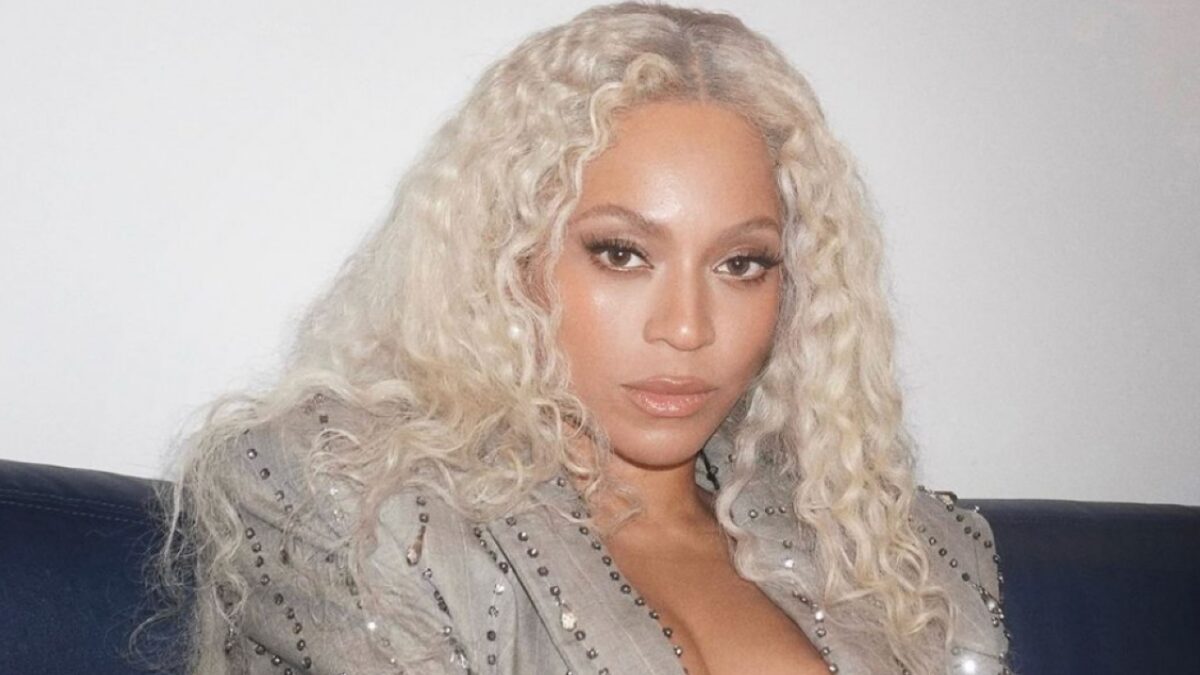 Beyoncé lancia il nuovo esclusivo Profumo prodotto in Francia!