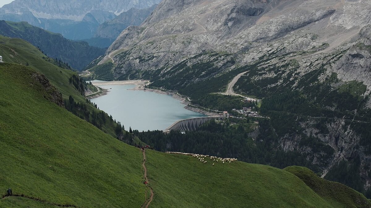 In questo borgo ai piedi delle Dolomiti il relax è assicurato