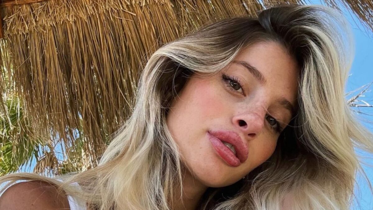 Chiara Nasti, Look griffato dalla testa ai piedi: l’Influencer non bada a spese!