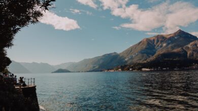 Il suggestivo borgo sul lago di Como che fa impazzire le Celeb