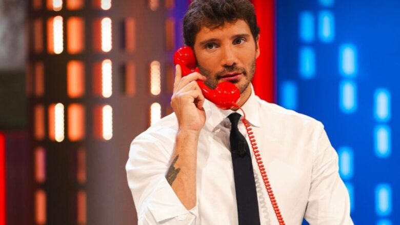 Stefano De Martino, orologio di lusso per presentare Affari Tuoi: che prezzo!