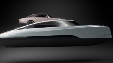 Uno Yacht perfetto per la tua Supercar: su Falcon Shuttle potrai portare in viaggio anche l’auto