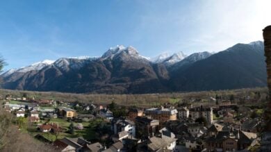 Questo incantevole Borgo circondato da laghi vi saprà conquistare a prima vista