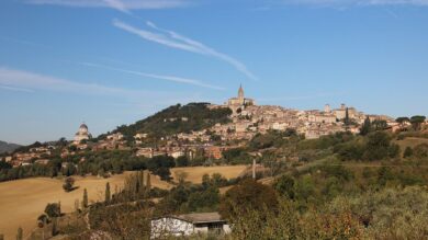 Questo borgo sulle colline umbre è una perla medievale da scoprire subito