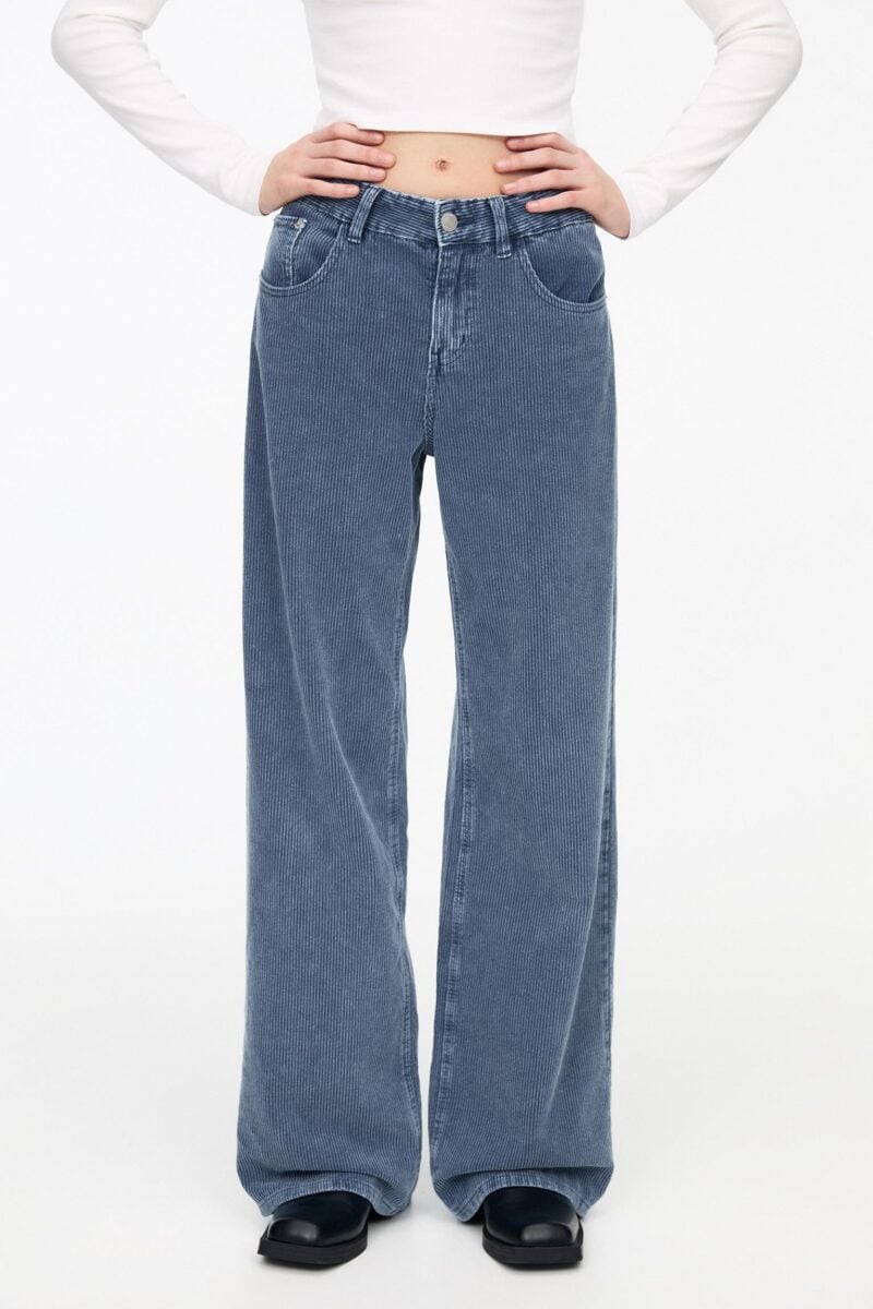 Trend Alert! I pantaloni in velluto con costine sono il must have anche dell’Inverno 2024